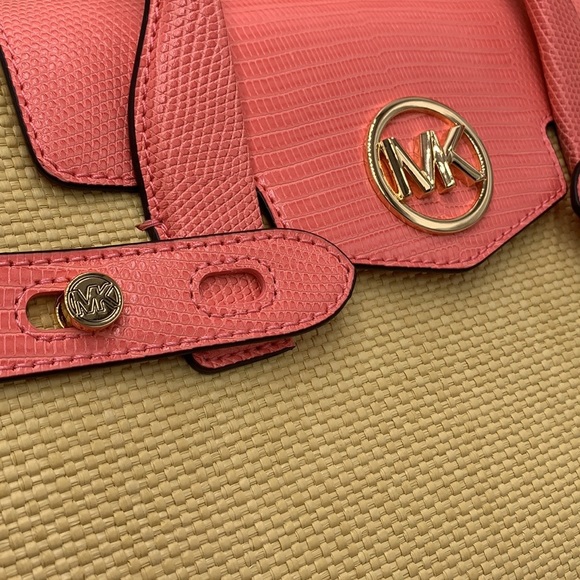 MICHAEL KORS CARMEN MEDIUM FLAP MESSENGER SATCHEL BAG GRAPEFRUIT COLOR - Picture 15 of 16